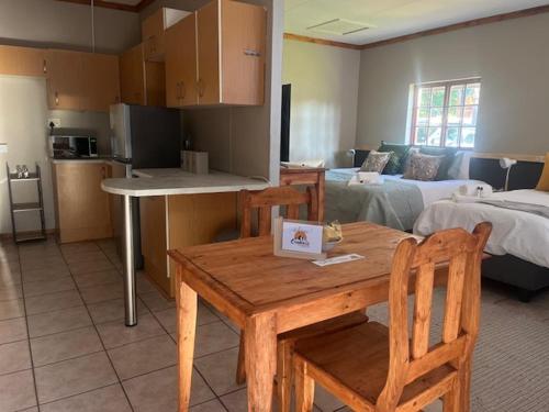 Kuchyň nebo kuchyňský kout v ubytování Compass Overnight Langenhovenpark