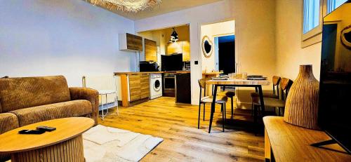 Kuchyň nebo kuchyňský kout v ubytování La Cachette Secrète