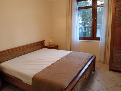 Postel nebo postele na pokoji v ubytování Трёхкомнатные роскошные апартаменты у моря в Санта Марина