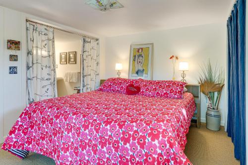 Postel nebo postele na pokoji v ubytování Casa Alcoa Mtn-View Apt Over Santeetlah Lake!