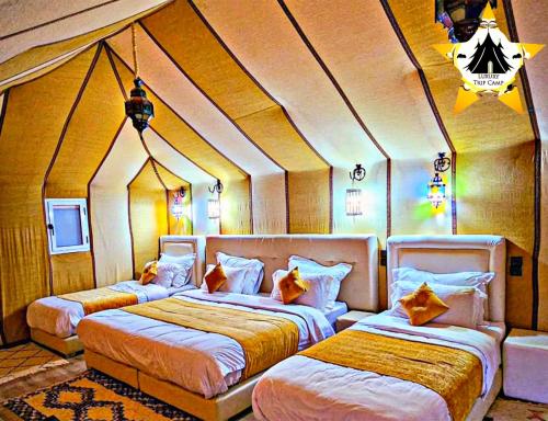 Postel nebo postele na pokoji v ubytování Luxury Trip Camp