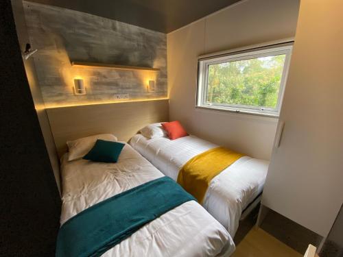 Ένα ή περισσότερα κρεβάτια σε δωμάτιο στο Mobil Home camping La Civelle