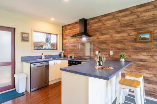 Η κουζίνα ή μικρή κουζίνα στο Cozy, Private Central Location