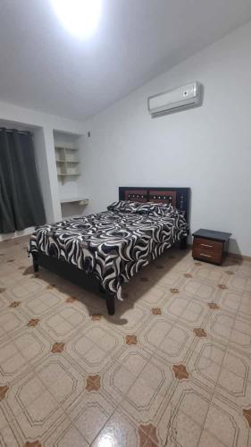 Postel nebo postele na pokoji v ubytování Amplío Hogar Cerca del Sambil