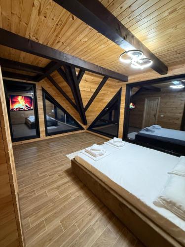 Postel nebo postele na pokoji v ubytování Coroana Muntilor