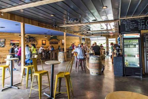 Afbeelding uit fotogalerij van The Cabin at Edelweiss in Brevard