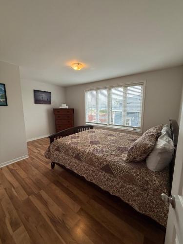 Voodi või voodid majutusasutuse Airport Manor Unit 2, 2 Bedroom Apartment toas