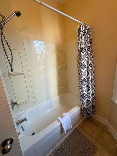 Koupelna v ubytování Westmount Manor Unit 1 - 2 Bedroom Apartment