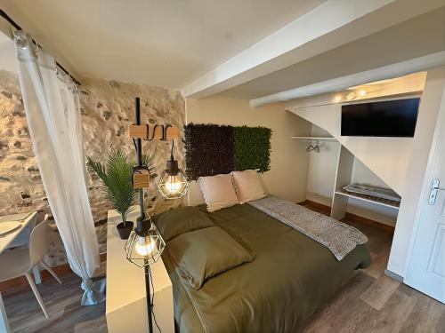 Postel nebo postele na pokoji v ubytování La Grotte Provençale à Sisteron