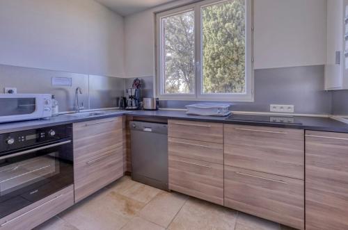 Η κουζίνα ή μικρή κουζίνα στο Joli 2 pièces dans maison au calme absolu