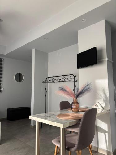 ThaniaS'S Studio 1