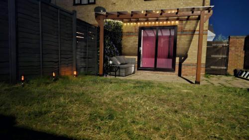 Zahrada ubytování Jasmin's House, 2 bedroom house, private Parking