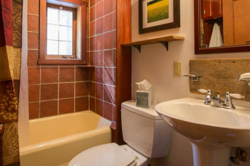 Ένα μπάνιο στο Award-Winning Log Cabin, Top 5 in New England!