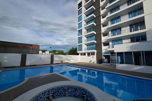 Πισίνα στο ή κοντά στο Loft acogedor con vista, piscina y balcón