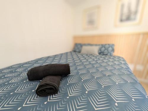 a rolled up towel laying on top of a bed at Tiny House moderne et cosy in Vernouillet