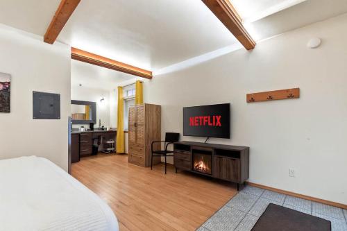 a bedroom with a bed and a fireplace at Snowcreek-Downtown-Cedar-ADA-HotTub- Kitchen in Leavenworth