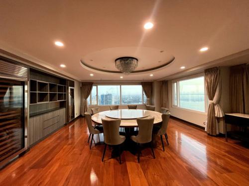 Φωτογραφία από το άλμπουμ του Ultra Luxury 5BR Penthouse in Manila Bay Rizal Park στη Μανίλα