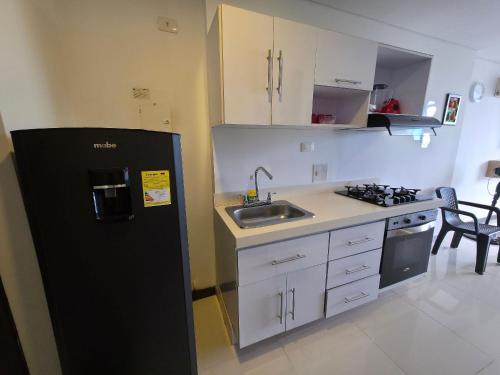 Η κουζίνα ή μικρή κουζίνα στο Loft acogedor con vista, piscina y balcón