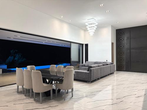 Posezení v ubytování Cómoda y tranquila casa de lujo sector cerritos