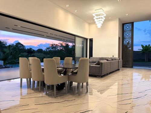 Posezení v ubytování Cómoda y tranquila casa de lujo sector cerritos