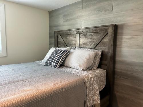 Postel nebo postele na pokoji v ubytování Litchfield Retreat, Wineries, Foliage & Skiing