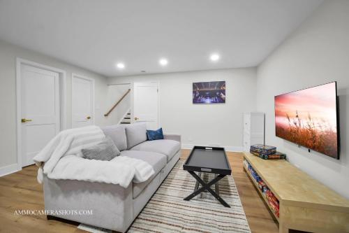 a white living room with a couch and a table at Chicago Gem! Centrally Located - proximity to O' Hare Airport in Schaumburg