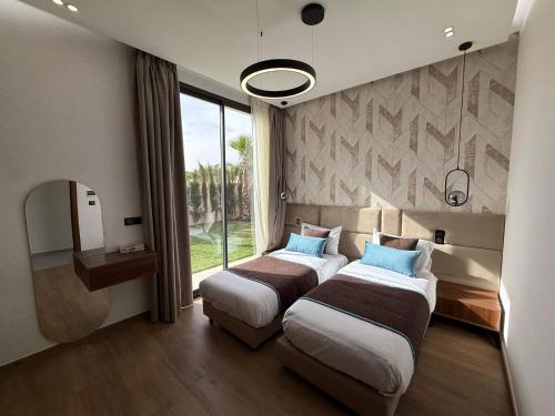 Ένα ή περισσότερα κρεβάτια σε δωμάτιο στο Villa B Marrakech chambres d hôtes Piscine Zéro vis-à-vis