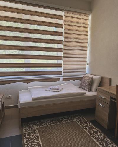 Ένα ή περισσότερα κρεβάτια σε δωμάτιο στο Hotel Aldi