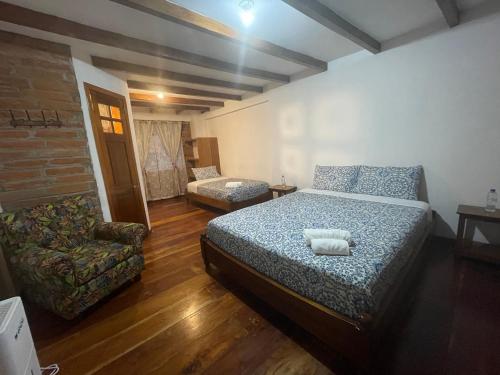 Giường trong phòng chung tại Exedra de Galeria Cafe. Mindo- Ecuador