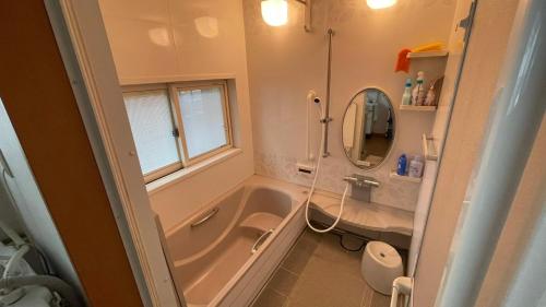 Ένα μπάνιο στο 和の家 縁en 白馬へアクセス良好