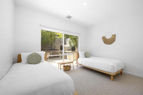 Ένα ή περισσότερα κρεβάτια σε δωμάτιο στο Limestone Lodge - Pool Spa Retreat