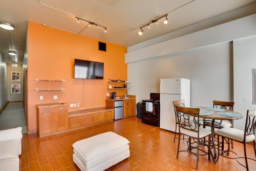 صورة لـ Ultimate Convenience Historic Dtwn Marshall Apt! في مارشال