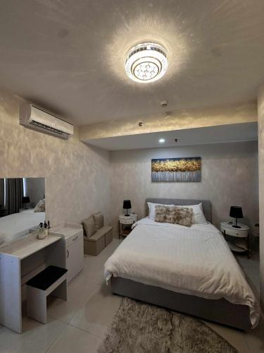 a bedroom with a bed and a desk and a bed sidx sidx sidx at Cozy 1-BR Condo Unit in Mandaue City