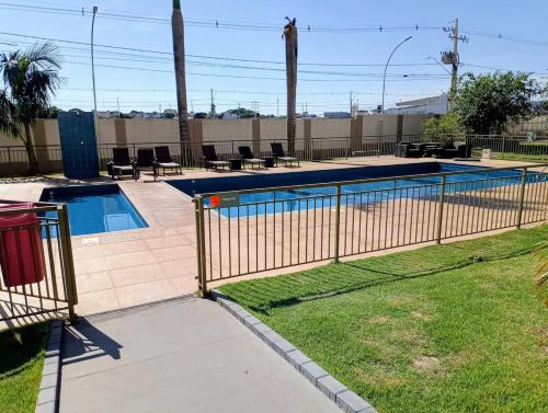 Der Swimmingpool an oder in der Nähe von Apartamento aconchegante