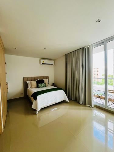 a bedroom with a bed and a large window at EIRA TACK by Tack Real Estate in Santa Marta