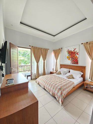 Postel nebo postele na pokoji v ubytování Puri Azalea