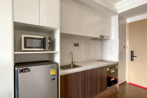 Η κουζίνα ή μικρή κουζίνα στο BKK1 special luxury japanroom Agile Sky Residence hotel