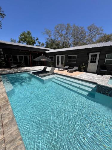 a large blue swimming pool in front of a house at Portal Tampa in Tampa