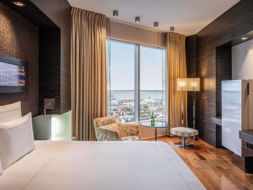 Postel nebo postele na pokoji v ubytování Swissotel Tallinn
