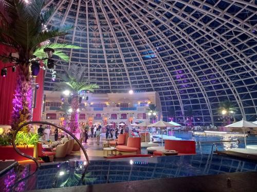 Πισίνα στο ή κοντά στο 130 Sqm Luxurious Modern 3 Bedrooms Facing Manila Bay Sunset, Airports, Okada, Solaire, MOA with Free Parking