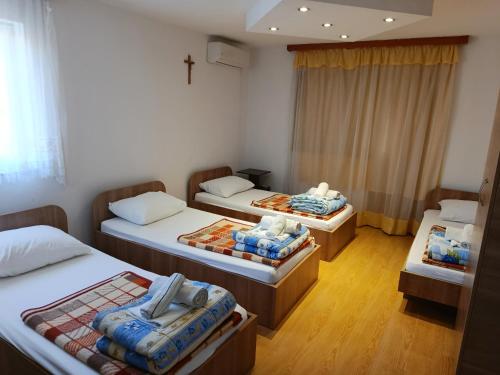 Ένα ή περισσότερα κρεβάτια σε δωμάτιο στο Pansion Danijel