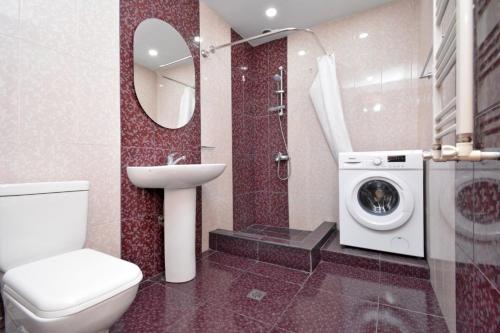 Et badeværelse på Nice and cozy apartment near Republic square