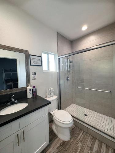 a bathroom with a shower and a toilet and a sink at Fruit Hostel in Los Angeles
