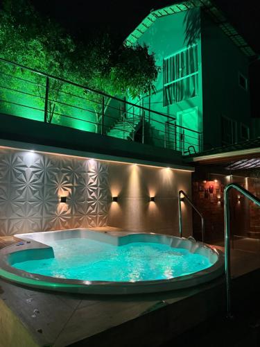 Πισίνα στο ή κοντά στο Chalé de Dois