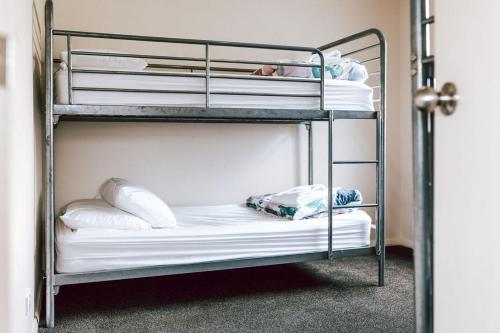 Ένα ή περισσότερα κρεβάτια σε δωμάτιο στο Relax @ 31 - Location Location!