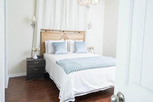 Postel nebo postele na pokoji v ubytování Northern Solace, 2 beds, 2 baths, 5 min to airport