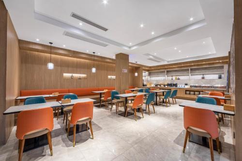 Un restaurante u otro lugar para comer en Hanting Premium Hotel Shanghai World Expo Shangnan Road