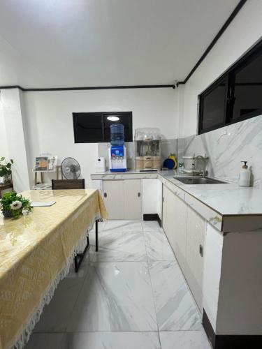 Kuchyň nebo kuchyňský kout v ubytování Xavier's Place Two