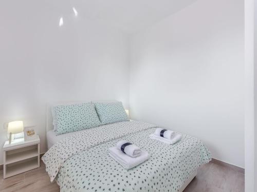 Ένα ή περισσότερα κρεβάτια σε δωμάτιο στο Apartment in Dramalj near Beach