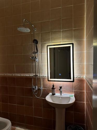 Koupelna v ubytování استديو عصري ومميز